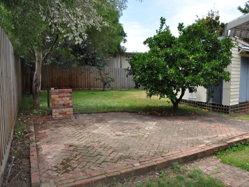 2 Galtes Crescent, Brunswick West VIC 3055