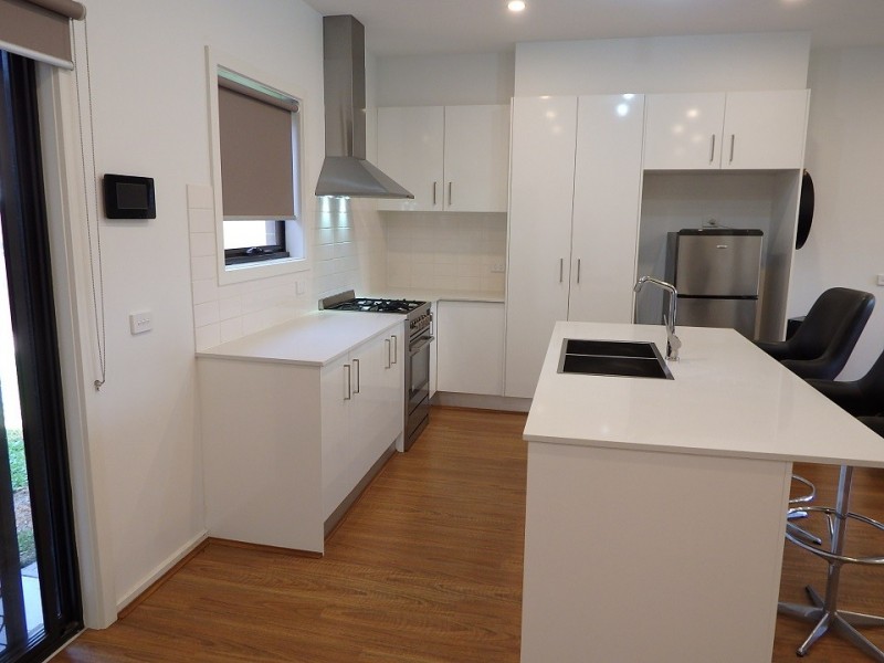 1/8 Cherington  Place, Melton South VIC 3338