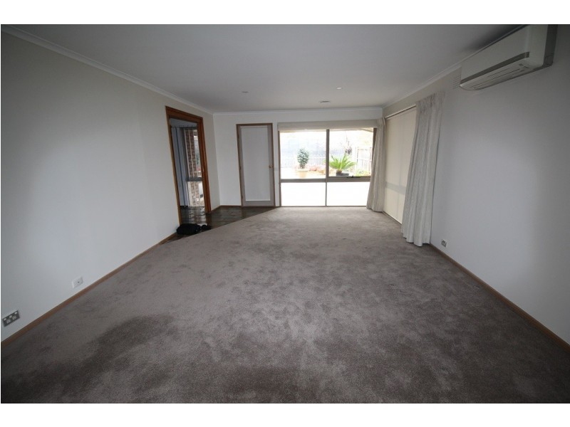 15 Hawksburn Crescent, Wantirna South VIC 3152