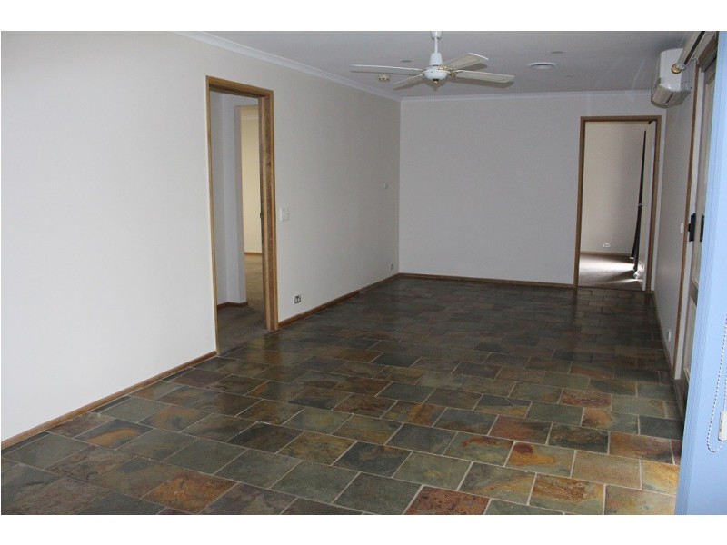 15 Hawksburn Crescent, Wantirna South VIC 3152