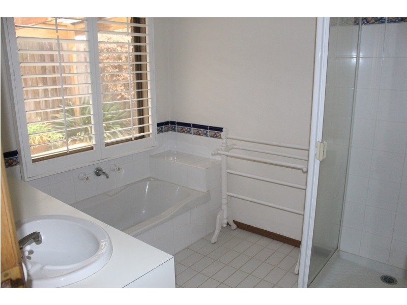 15 Hawksburn Crescent, Wantirna South VIC 3152