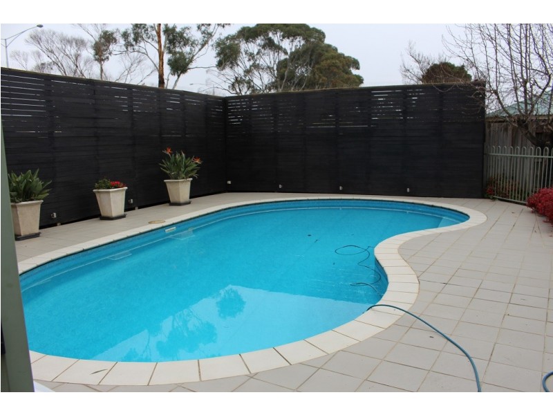 15 Hawksburn Crescent, Wantirna South VIC 3152