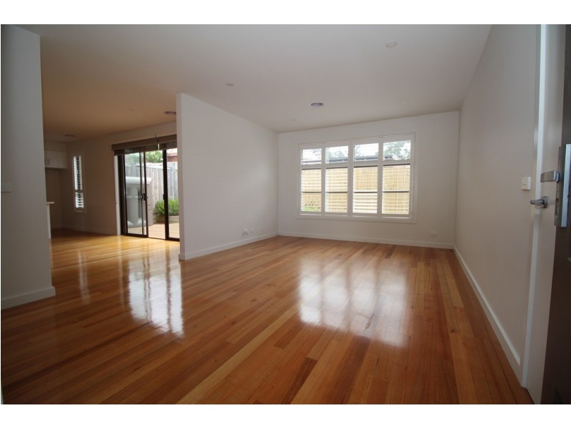 4/408 Middleborough Road, Blackburn VIC 3130