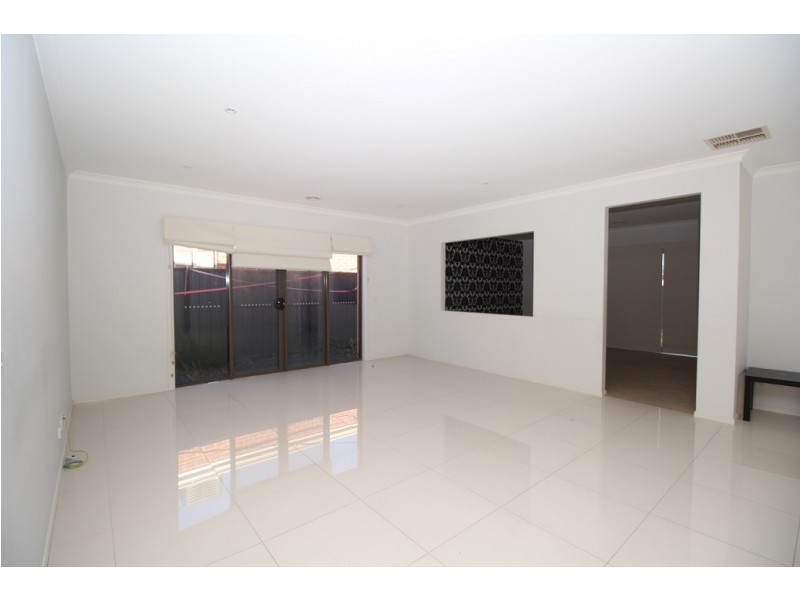 35 Bradshaw Avenue, Craigieburn VIC 3064