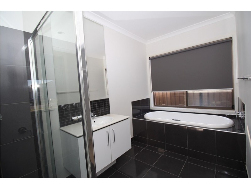 35 Bradshaw Avenue, Craigieburn VIC 3064