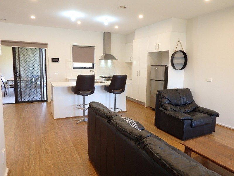 1/8 Cherington Place, Melton South VIC 3338