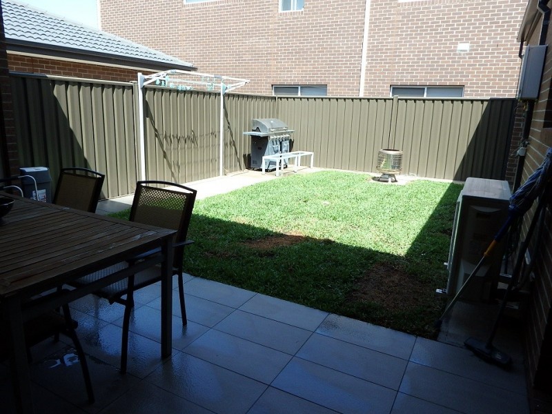 1/8 Cherington Place, Melton South VIC 3338