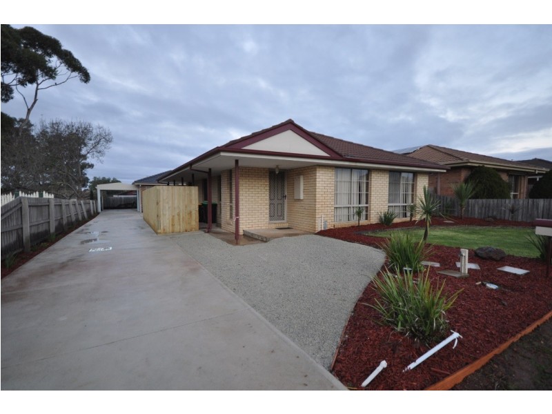 1/4 Oakfield Court, Melton South VIC 3338