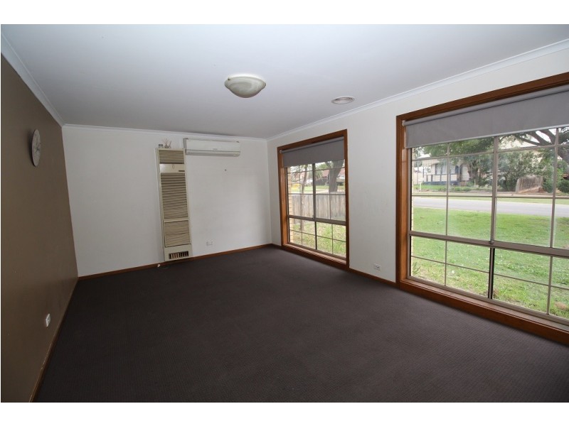 1/4 Oakfield Court, Melton South VIC 3338