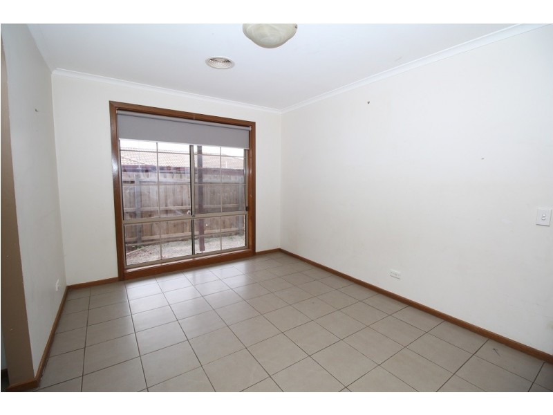 1/4 Oakfield Court, Melton South VIC 3338