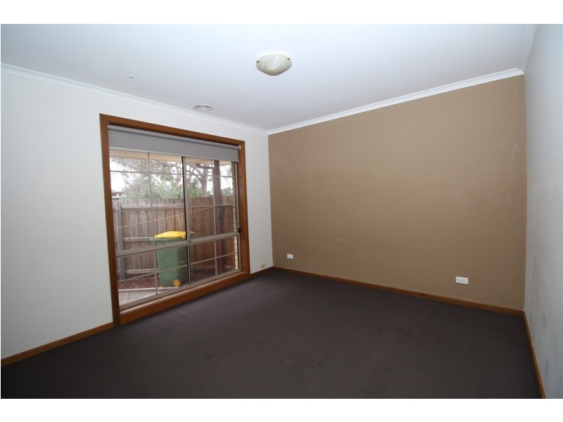1/4 Oakfield Court, Melton South VIC 3338