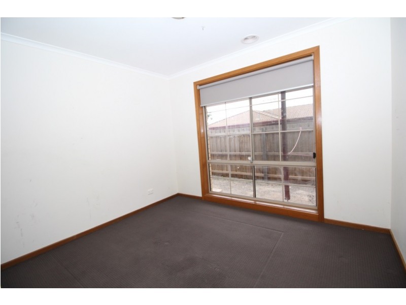 1/4 Oakfield Court, Melton South VIC 3338