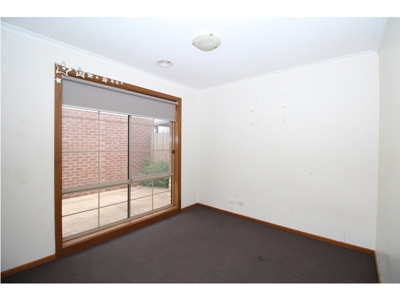 1/4 Oakfield Court, Melton South VIC 3338