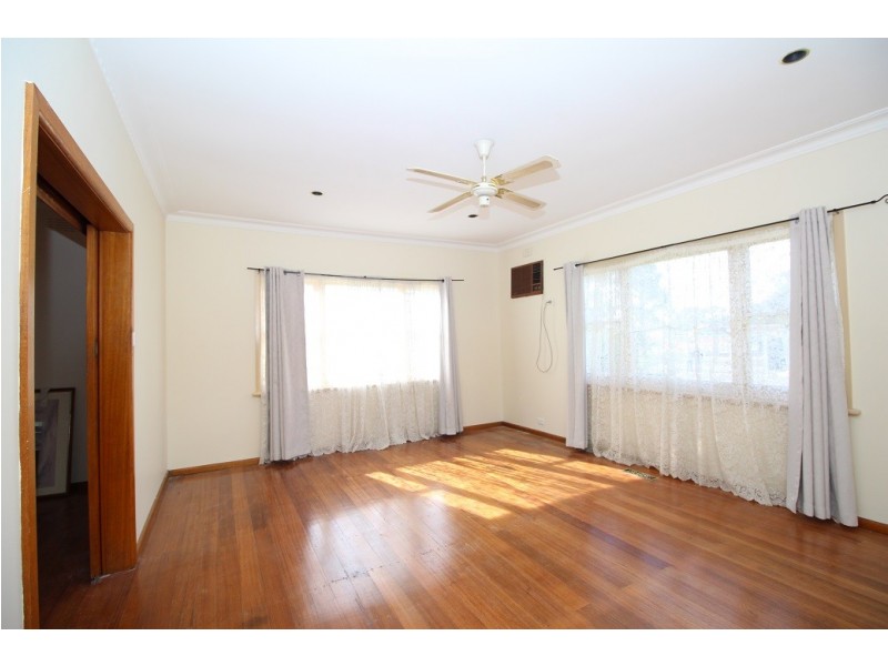 99 Quinn Grove, Keilor East VIC 3033