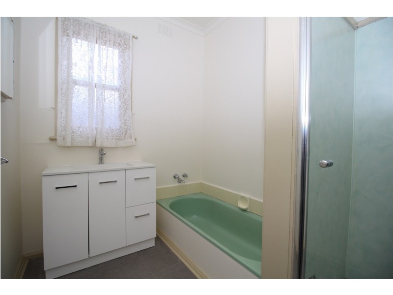 99 Quinn Grove, Keilor East VIC 3033