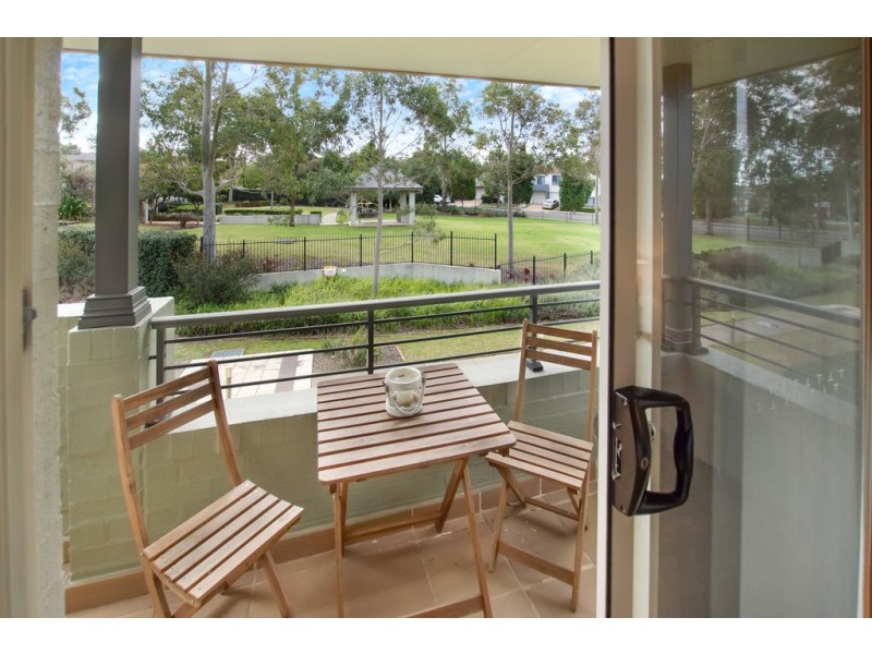 8 Hillsborough Crescent, Glenfield NSW 2167