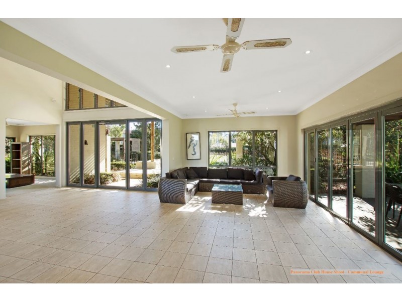 8 Hillsborough Crescent, Glenfield NSW 2167