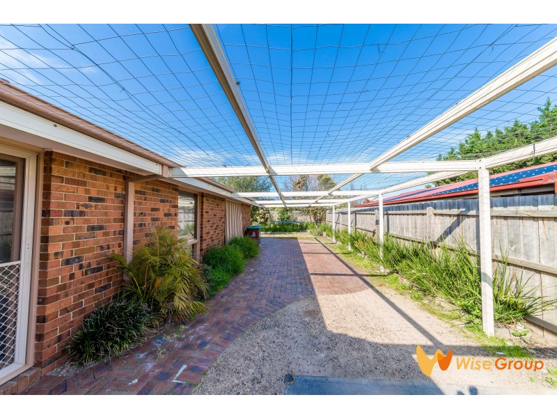 14 Brentwood Drive, Cranbourne North VIC 3977