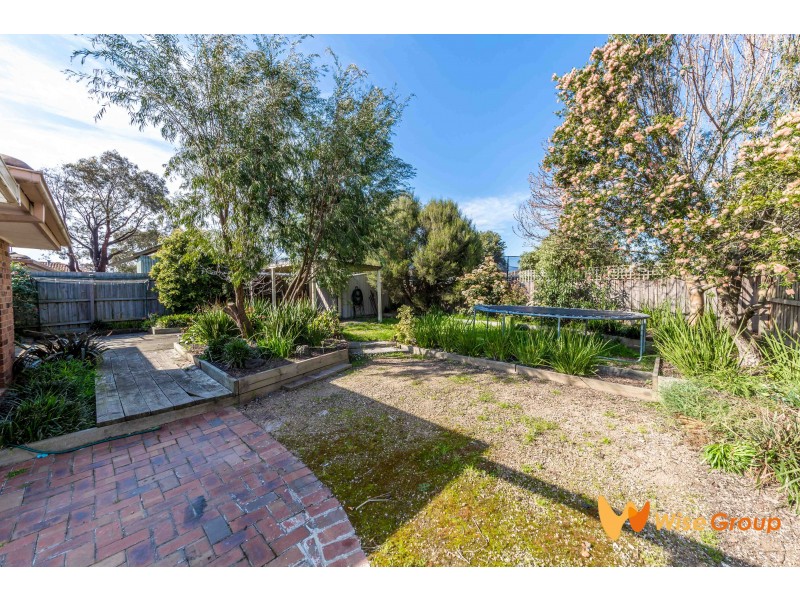 14 Brentwood Drive, Cranbourne North VIC 3977