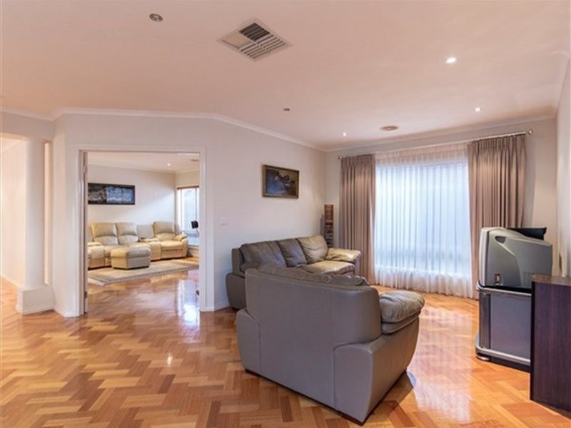 29 Norwegian Way, Narre Warren South VIC 3805