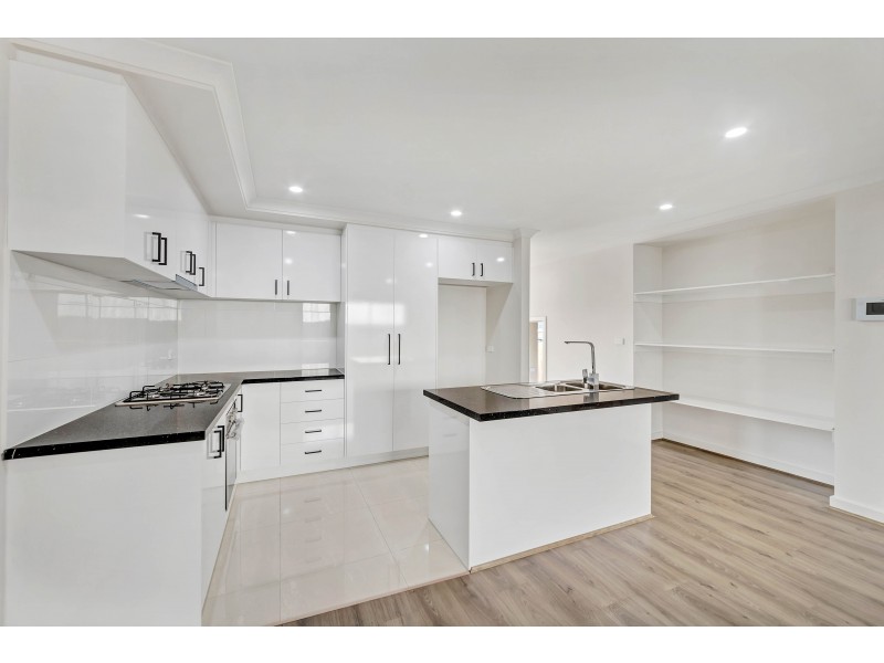 2/36 Silver Gum Drive, Pakenham VIC 3810