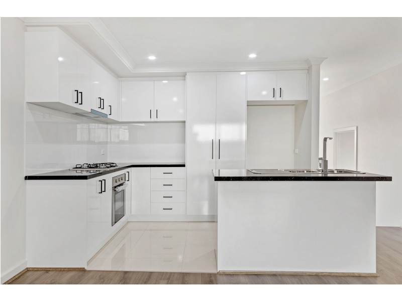 2/36 Silver Gum Drive, Pakenham VIC 3810