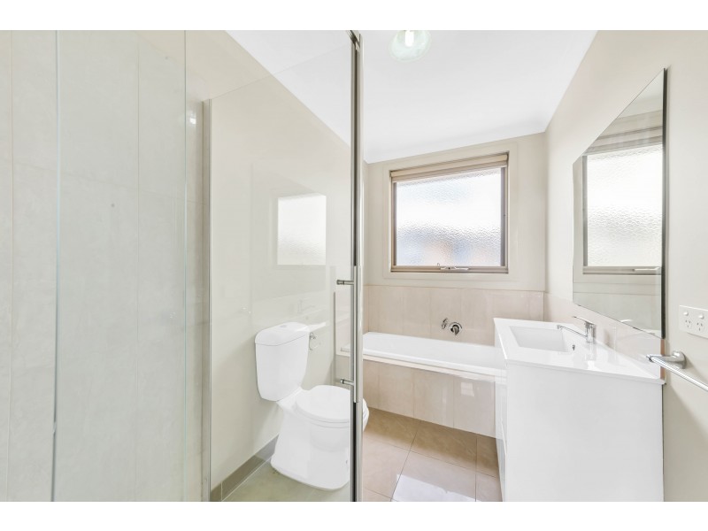 2/138 Fleetwood Drive, Narre Warren VIC 3805