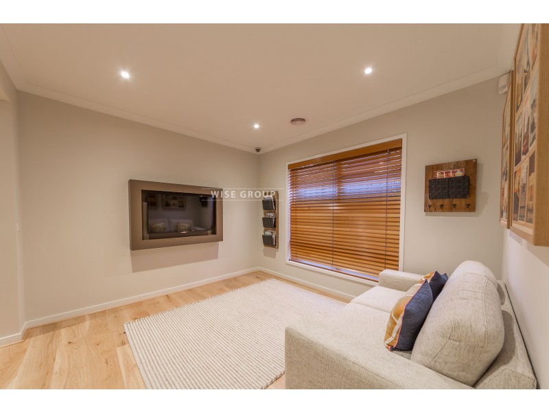 8 Epsom Lane, Cranbourne North VIC 3977