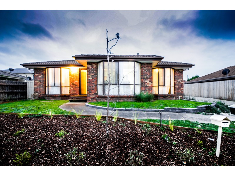 77 Warana Drive, Hampton Park VIC 3976