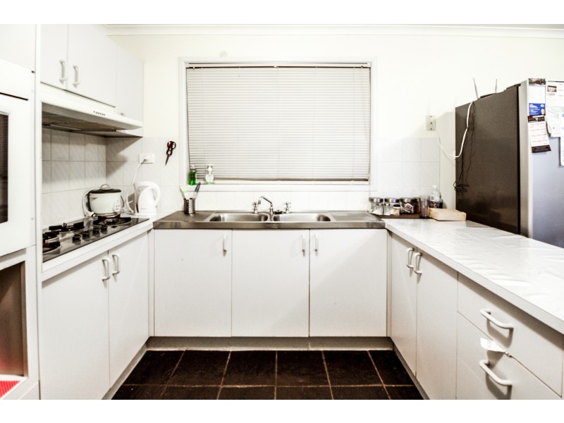 77 Warana Drive, Hampton Park VIC 3976