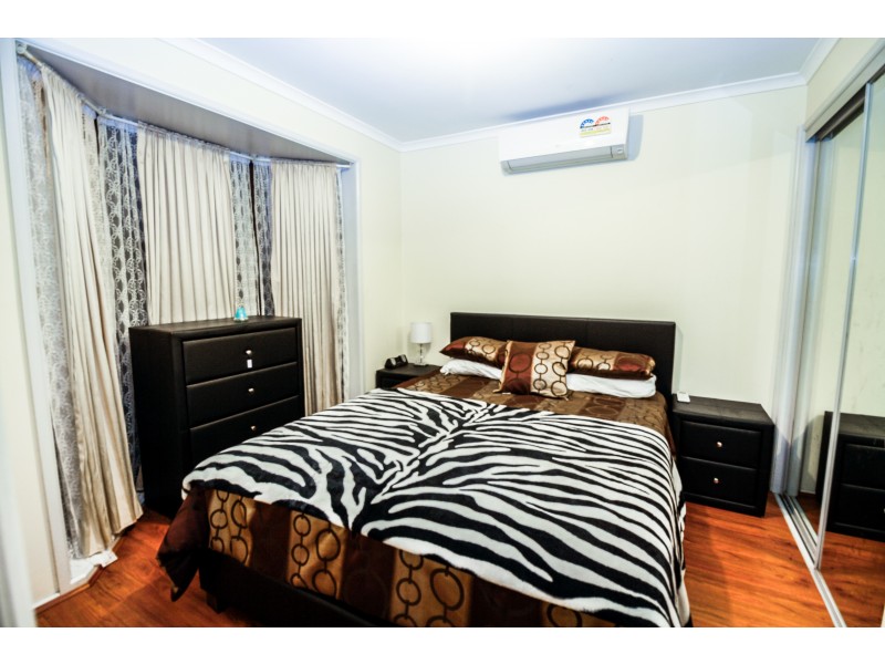 77 Warana Drive, Hampton Park VIC 3976