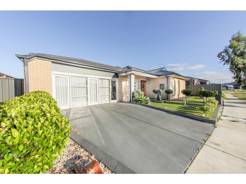 16 Boldrewood Place, Lynbrook VIC 3975