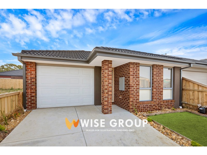 22 MAYWOOD STREET, Pakenham VIC 3810