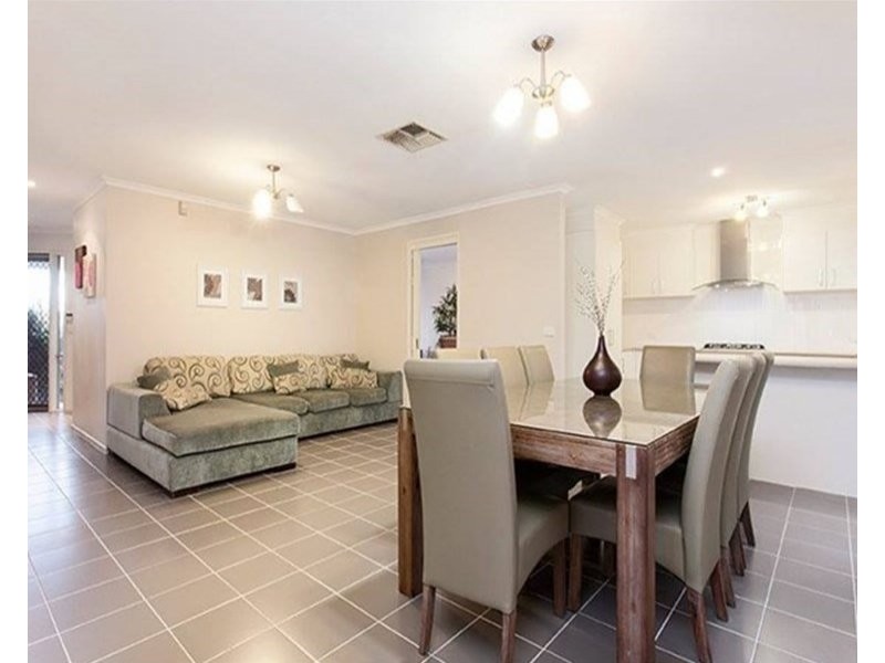 5 Chadbourn Place, Narre Warren South VIC 3805