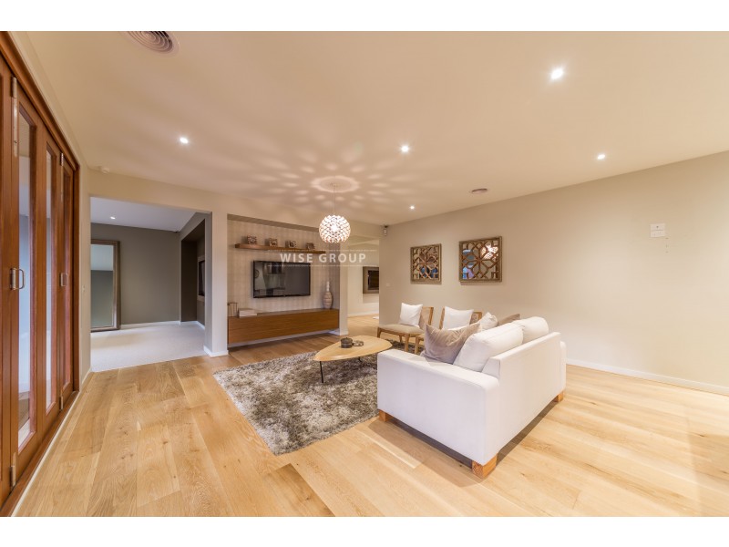 8 Savage Way, Clyde North VIC 3978