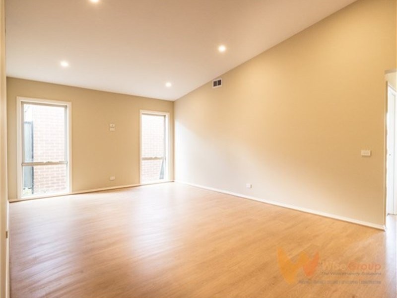 24 Wilkiea Crescent, Cranbourne North VIC 3977