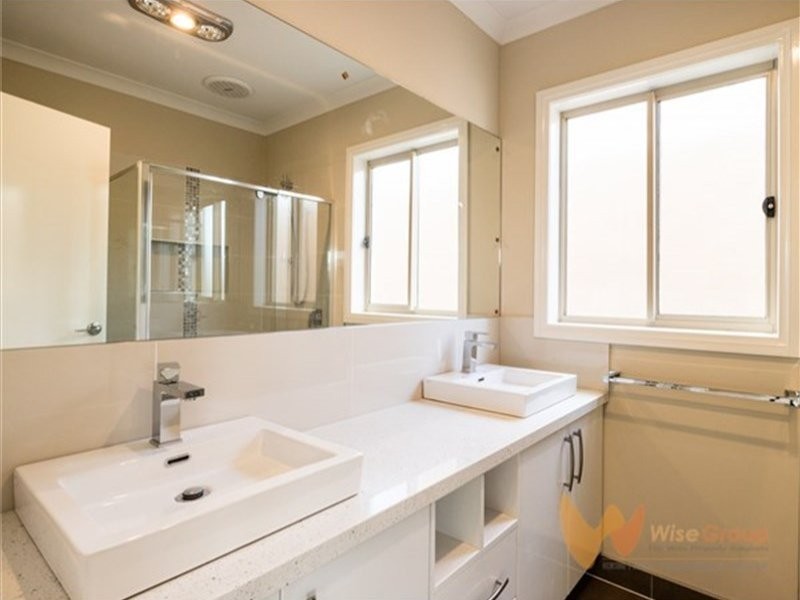 24 Wilkiea Crescent, Cranbourne North VIC 3977