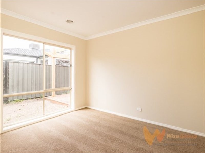 24 Wilkiea Crescent, Cranbourne North VIC 3977