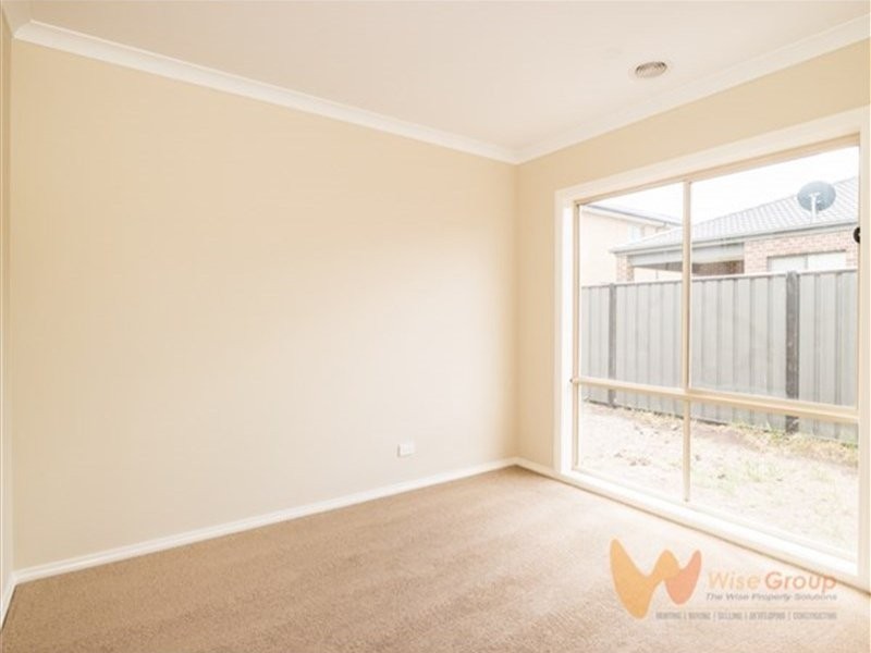 24 Wilkiea Crescent, Cranbourne North VIC 3977