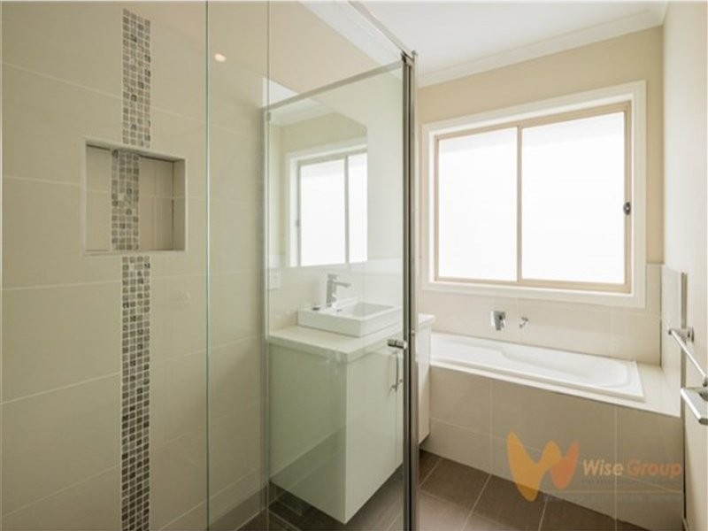 24 Wilkiea Crescent, Cranbourne North VIC 3977