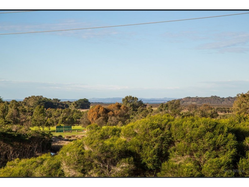 9 Waterford Drive, Cowes VIC 3922