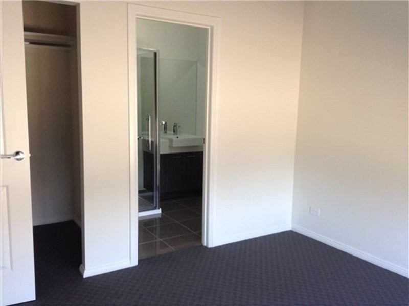 36 Wilkiea Crescent, Cranbourne North VIC 3977