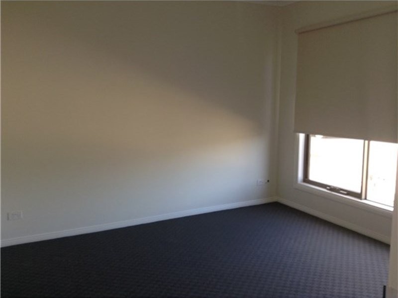 36 Wilkiea Crescent, Cranbourne North VIC 3977