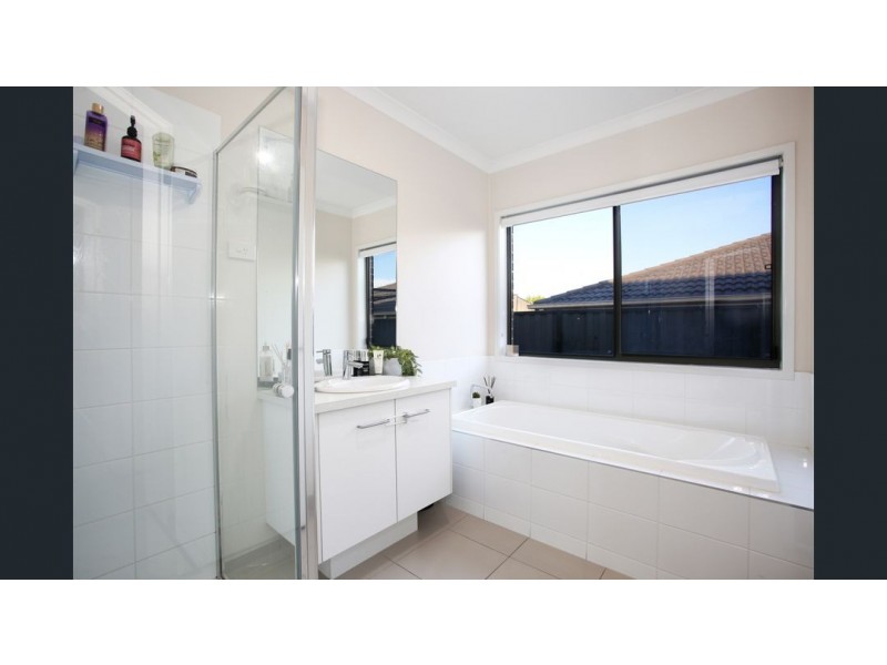 38 Victoria Place, Pakenham VIC 3810