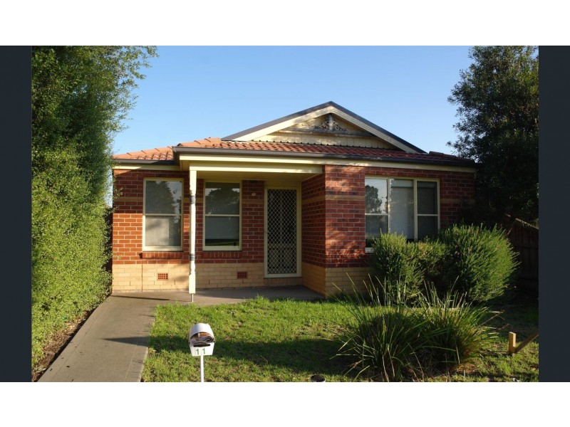 11 McCallum Drive, Cranbourne East VIC 3977