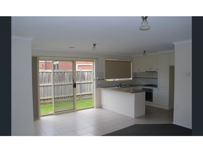 11 McCallum Drive, Cranbourne East VIC 3977