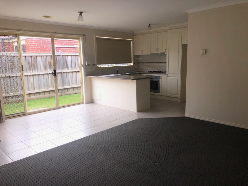 11 McCallum Drive, Cranbourne East VIC 3977