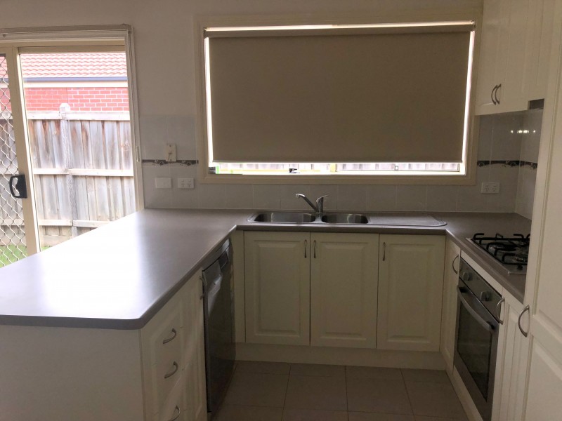 11 McCallum Drive, Cranbourne East VIC 3977