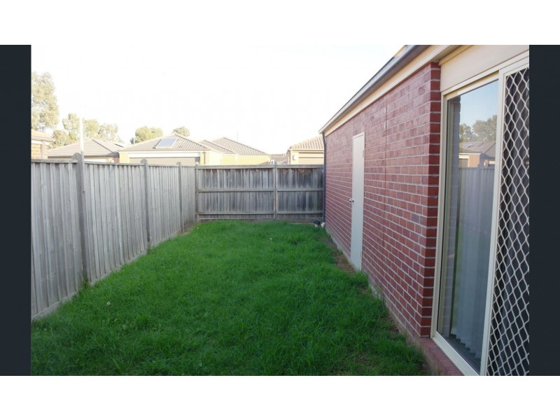 11 McCallum Drive, Cranbourne East VIC 3977