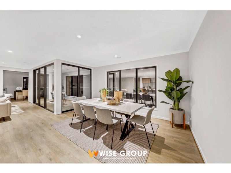 6 Savage way, Clyde North VIC 3978